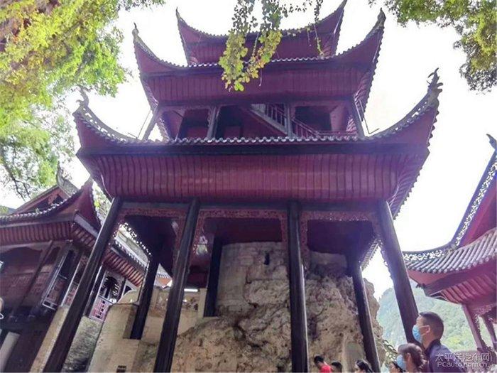 龙光集团盘中异动 急速上涨5.66%